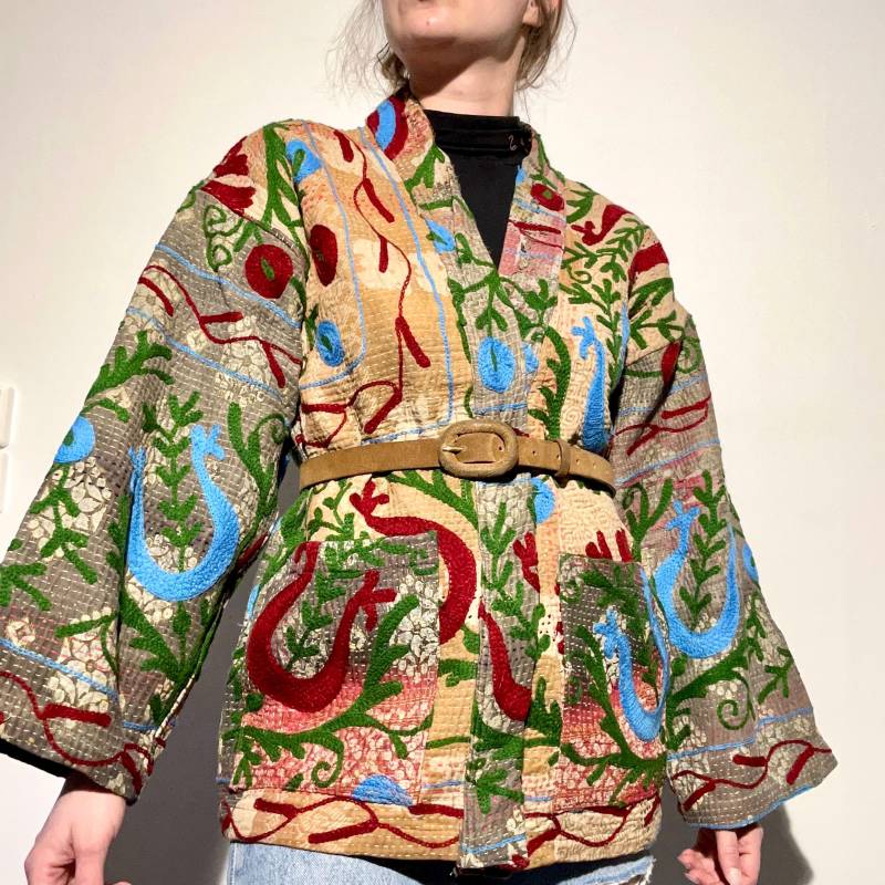 Quilted Jacket With Hand Embroidery On Vintage Kantha/Kimono Old Overcoat von OhisamaStore