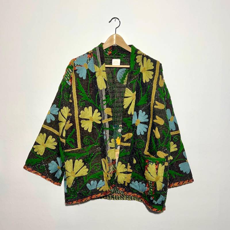 Quilted Patchwork Jacket With Embroidery On Vintage Kantha/Kimono Old Overcoat von OhisamaStore