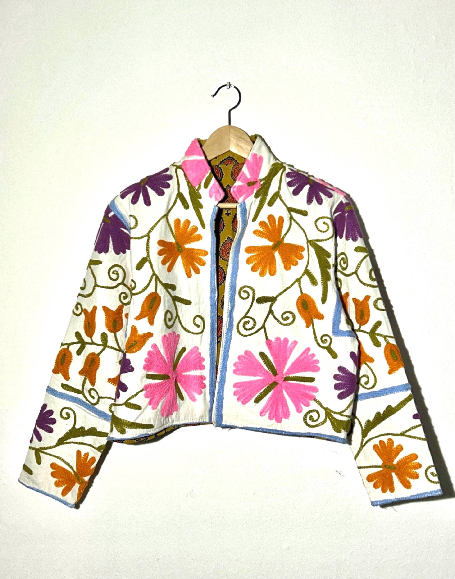 Reversible Boho Suzani Jacket - Short Crop Embroidered Coat With Blockprint Lining One Of A Kind & All-Season Reversible Boho Suzani Jacket - Short Crop Embroidered Coat With Blockprint Lining One Of A Kind & All-Season von OhisamaStore