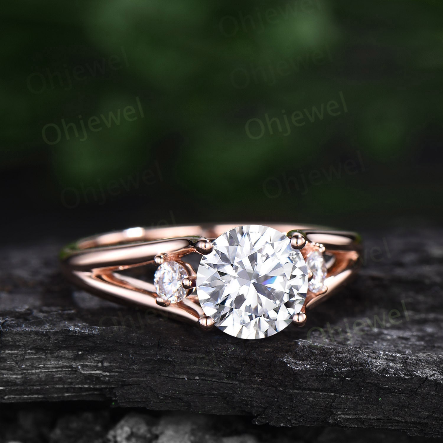 2Ct Rundschliff Moissanit Ring Drei Stein Split Shank Verlobungsring Vintage 14K Gelbgold Silber Unikat Versprechen Ehering Für Frauen von Ohjewel