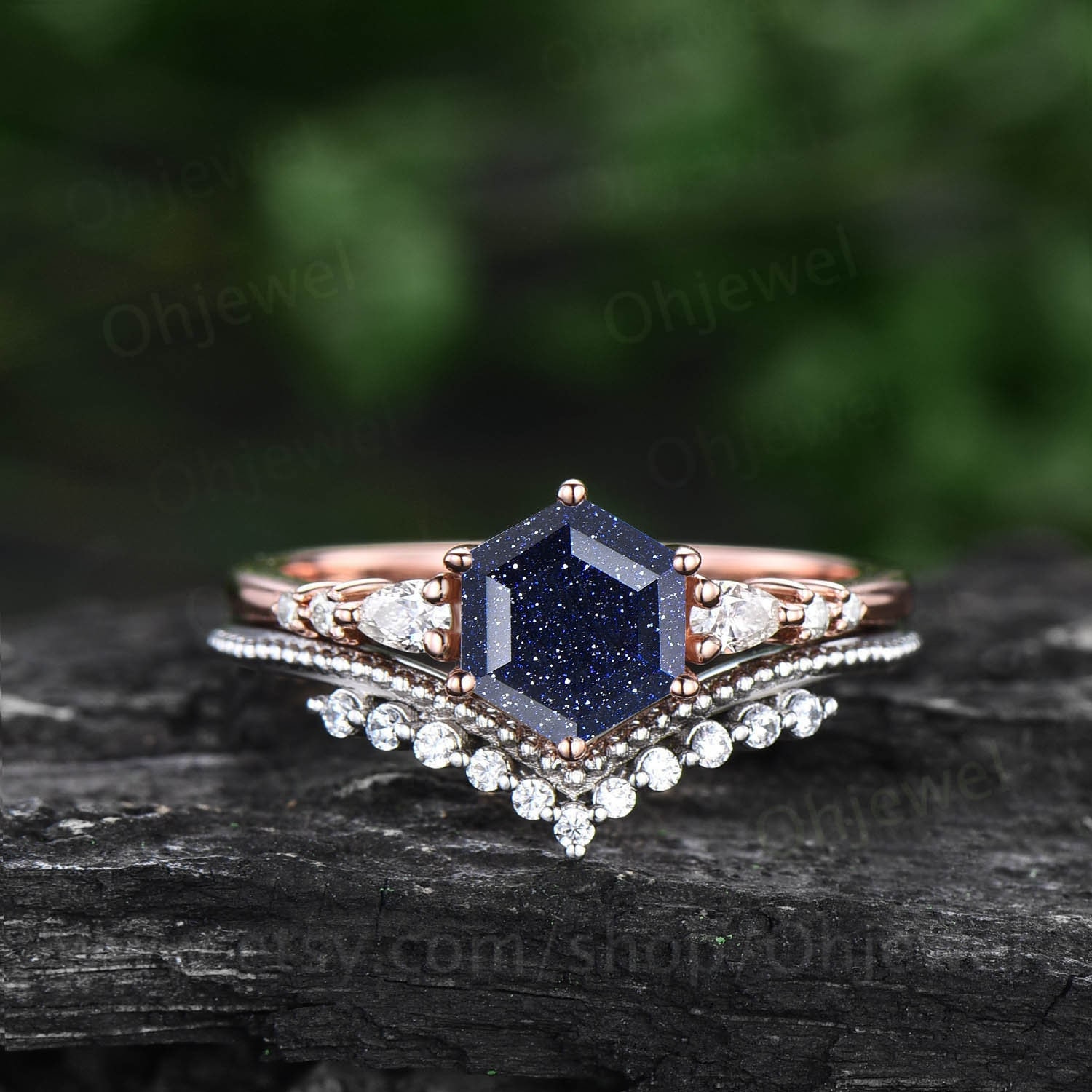 Sechseck Blauer Sandstein Ring 14K Rose Gold Zierliche Moissanit Verlobungsringe Set Für Frauen von Ohjewel