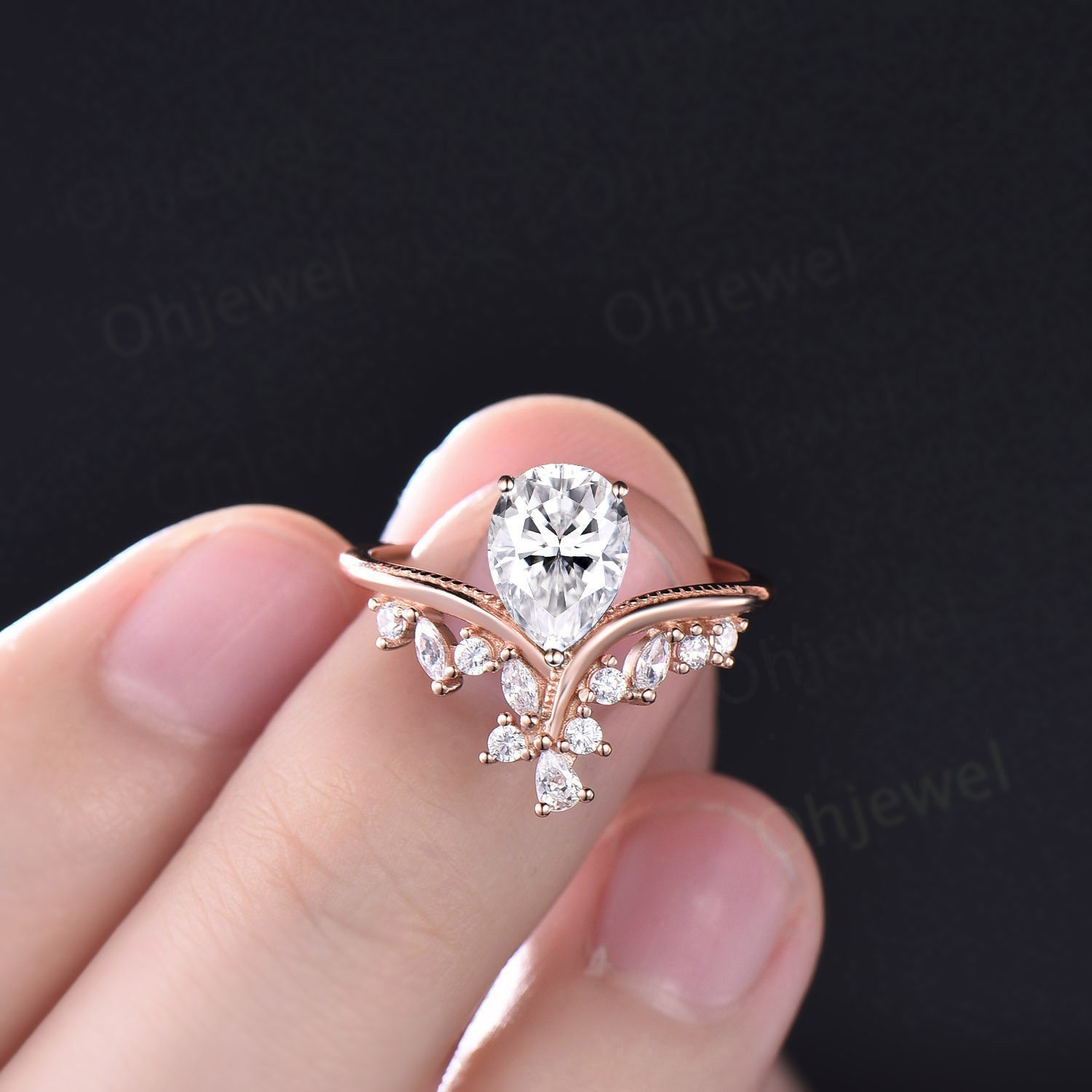 Vintage Stil Birnenförmiger Moissanit Verlobungsring Massiver 14K Roségold Cluster Marquiseschliff Diamant Ring Frauen Unikat Ehering von Ohjewel