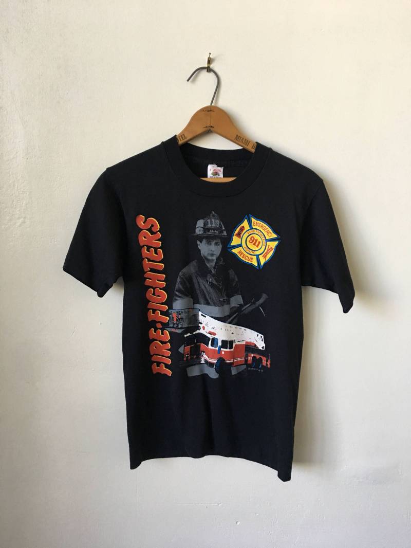 Vintage Feuerwehr Schwarzes T-Shirt 1990's Fire Fighter 911 Klein von Ohluluvintage
