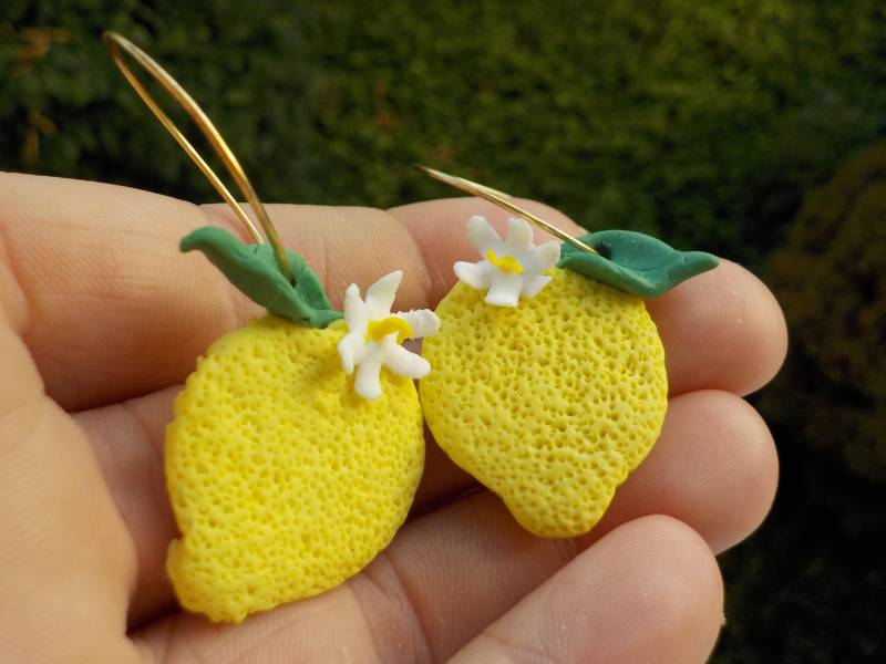 Zitronen Ohrring, Fruchtohrring, Polymer Clay Ohrschmuck, Creolen, Flache von OhrringAtelier