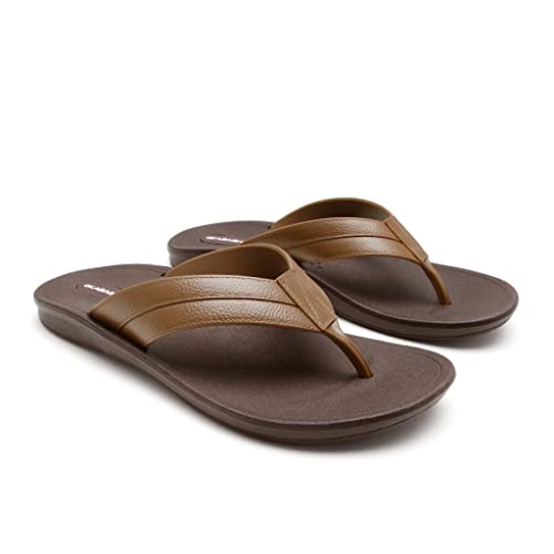 OKABASHI Voyager Flip-Flop für Herren, geformtes Fußbett mit rutschfestem Griff, rutschfest und wasserdicht, nachhaltig hergestellt in den USA, Braun/Toffee, 47 EU von Okabashi