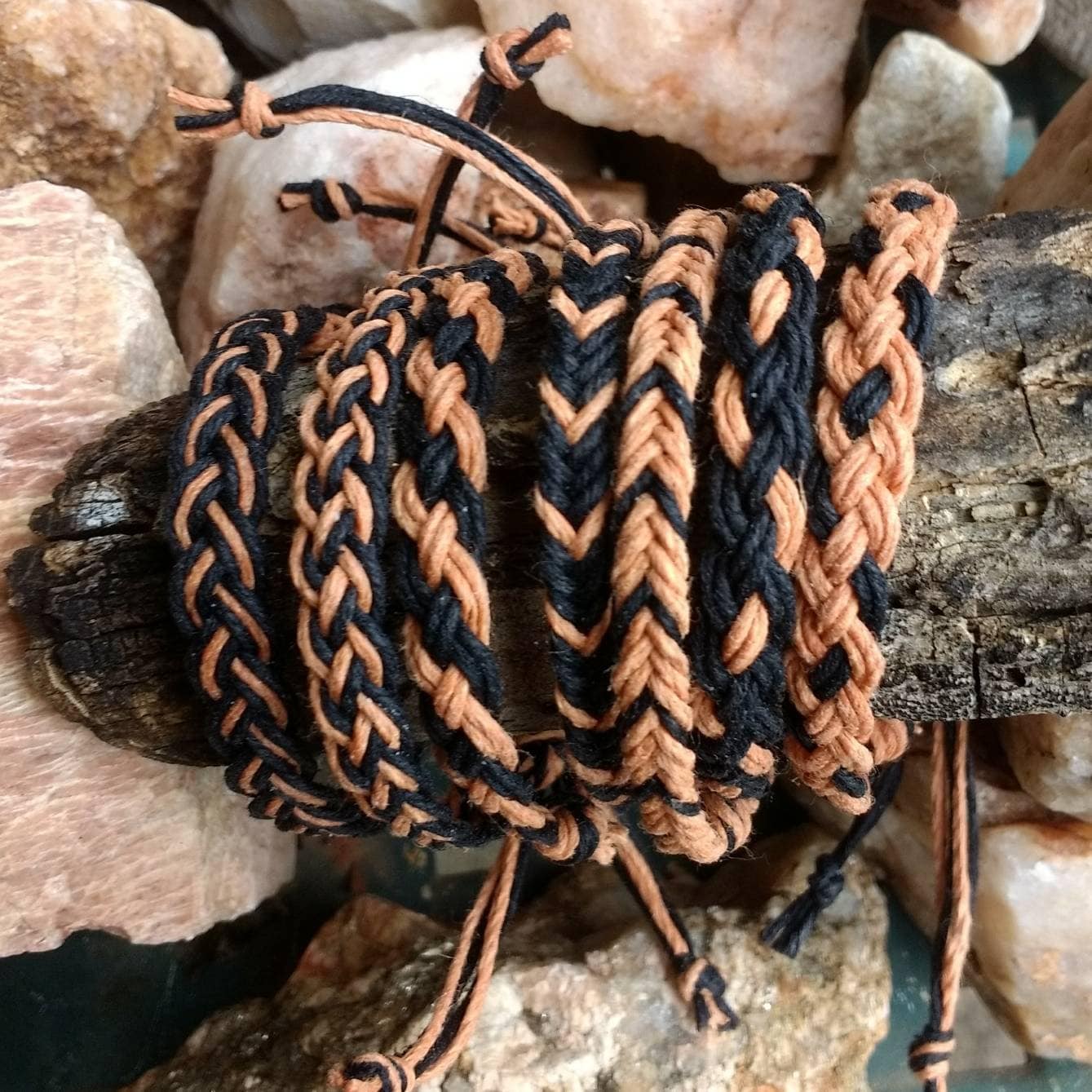 Hanf Armband Geflochten in Schwarz Und Cappuccino - Hippie Boho Schmuck Hanf Armband Geflochten in Schwarz Und Cappuccino - Hippie Boho Schmuck von Oklahoma405