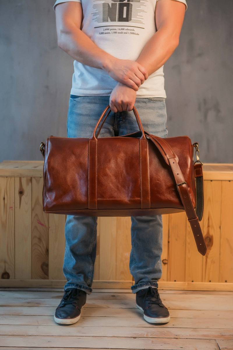 Cognac Leder Seesack Handgefertigte Weekender Reisetasche Für Männer Vollnarben Handgemachte Groomsmen Geschenk Okra Ledertasche von OkraShop
