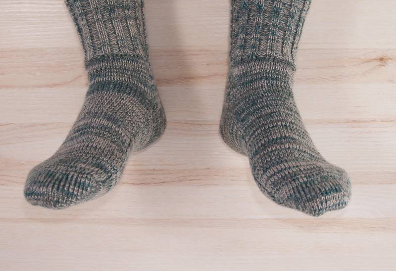 Grau Grün Damen Handgestrickte Mohair Melange Wintersocken Für Frauen Ihre Warmen Stiefel Mode Socken von OksankaKo