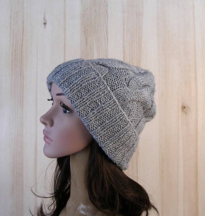 Graue Damen Wintermütze Grau Grobstrick Slouchy Beanie-Hut Slouch Handstrickmütze von OksankaKo