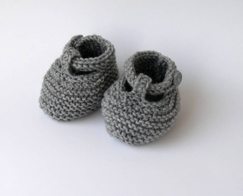 Graue Handgestrickte Baby Wolle Booties Stricksocken Gestrickte Babyschuhe Säugling Krippe Schuhe Für Babys 0 9 Monate von OksankaKo