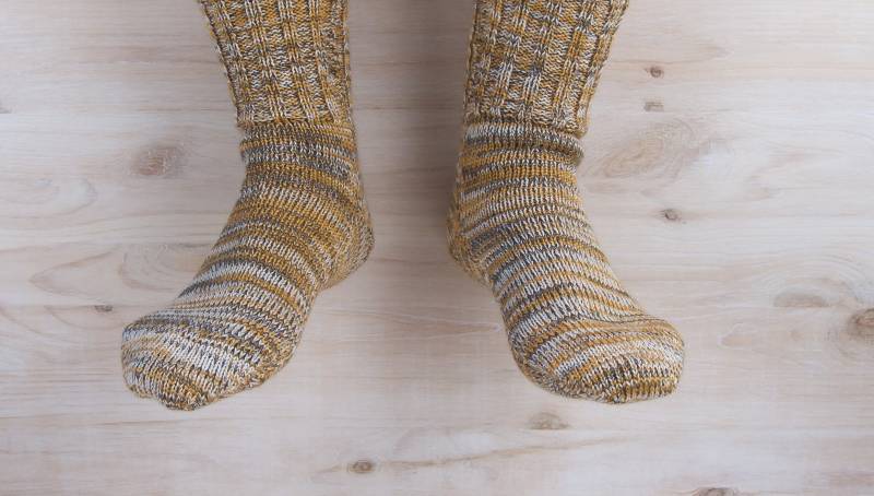 Handgestrickte Winter Damen Mädchen Wollsocken Gelb Weiß Braun Handgemachte Weiche Warme Wintersocken Für Stiefel von OksankaKo