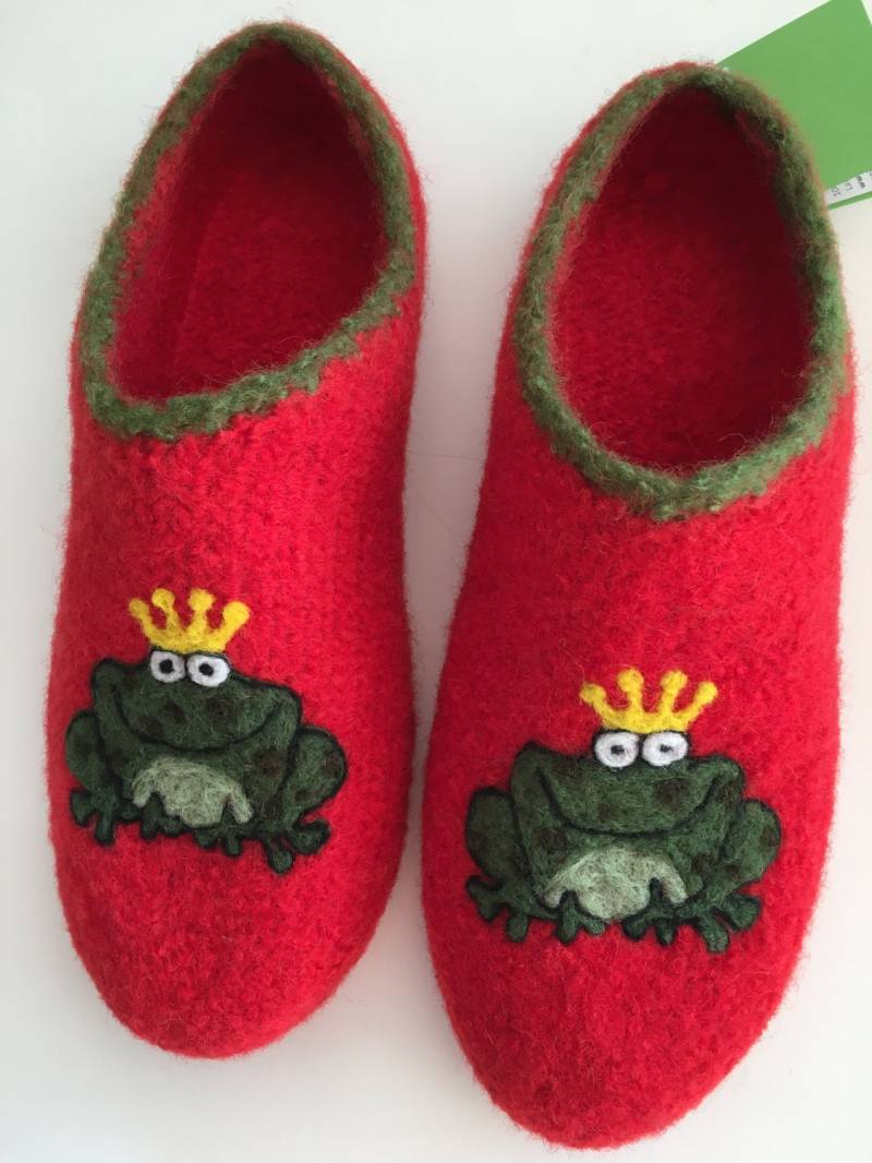 Clogs "Froschkönig". Mit Latexsohle. Farbe Frei Wählbar. Filzhausschuhe. Filzschuhe. Hausschuhe von OlaCrochet