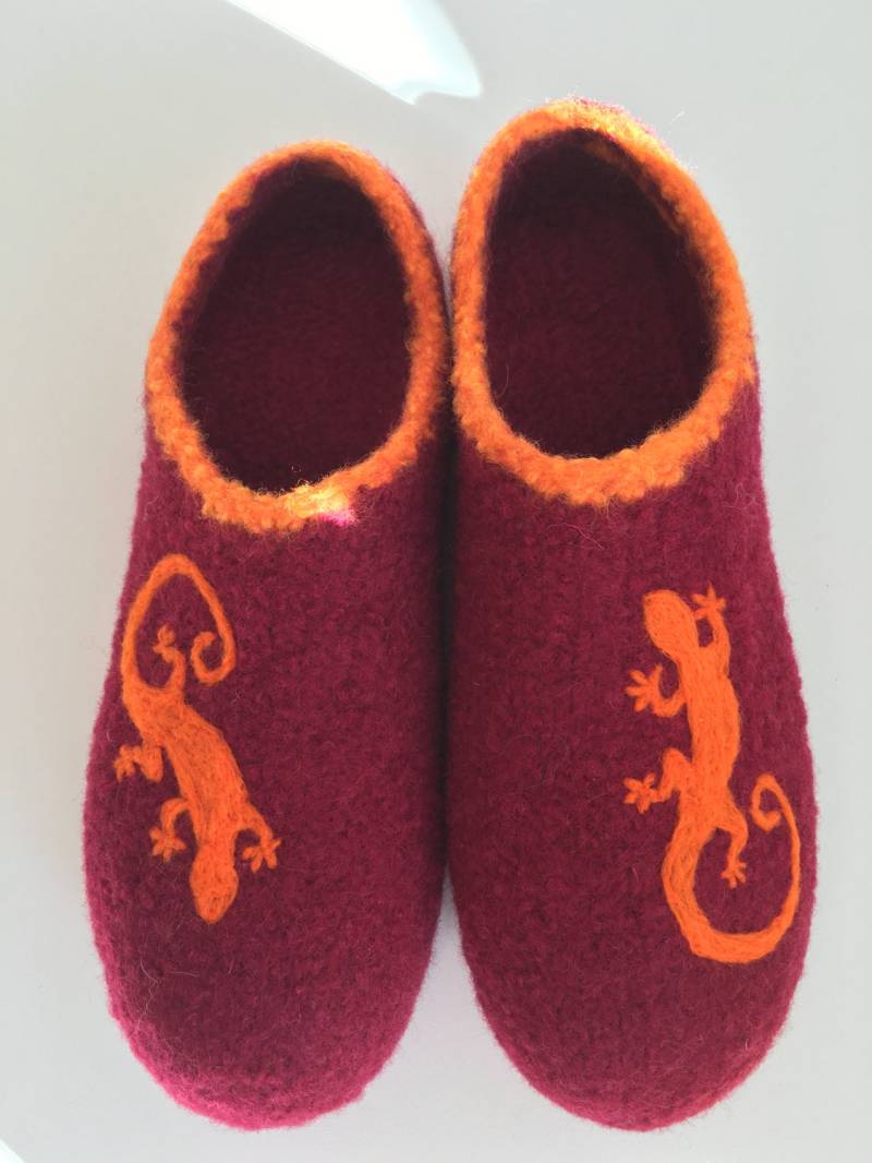 Clogs Mit "Eidechse". Mit Latexsohle. Farbe Frei Wählbar von OlaCrochet