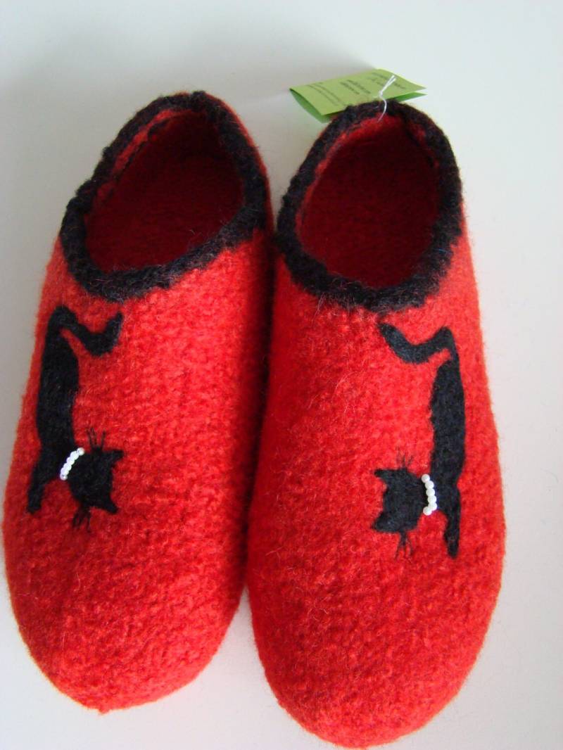 Clogs Mit Katze Und Perlenkette. Mit Latexsohle. Farbe Frei Wählbar von OlaCrochet