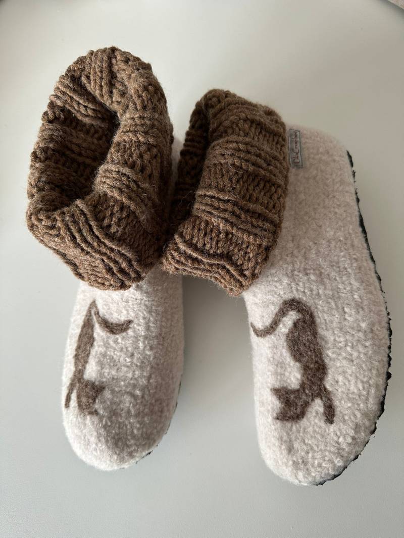 Filz Hausschuhe Mit Gestricktem Schaft. Motivkatze. Latexsohle von OlaCrochet
