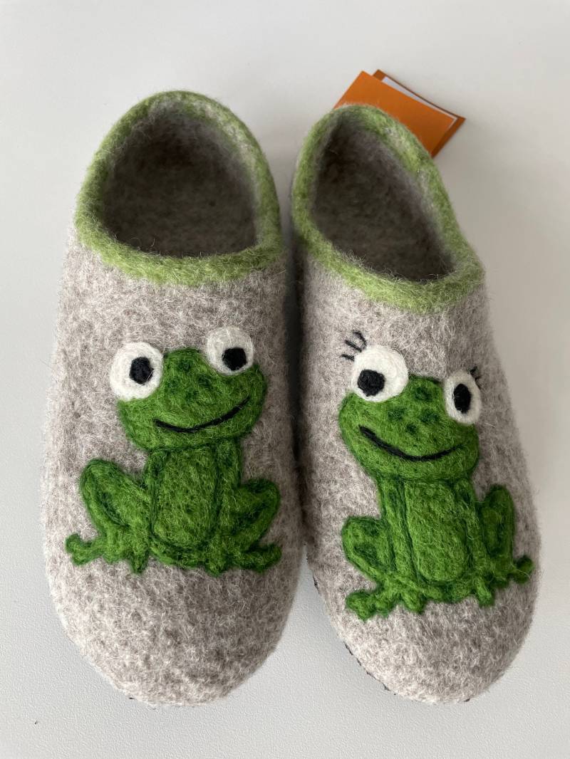 Filzclogs "Frosch" Filzhausschuhe Hausschuhe. Mit Latexsohle. Farbe Frei Wählbar von OlaCrochet