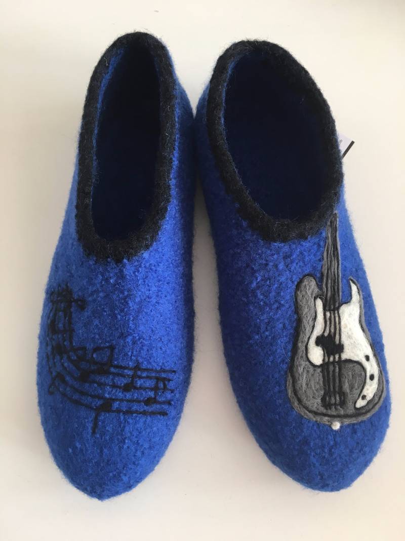 Filzschuhe Bassgitarre & Noten. Mit Latexsohle. Farbe Frei Wählbar von OlaCrochet