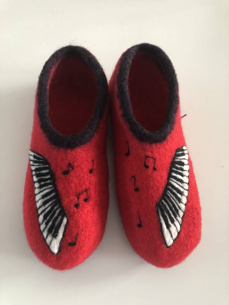Filzschuhe Klavier & Noten. Farbe Frei Wählbar Mit Latexsohle von OlaCrochet