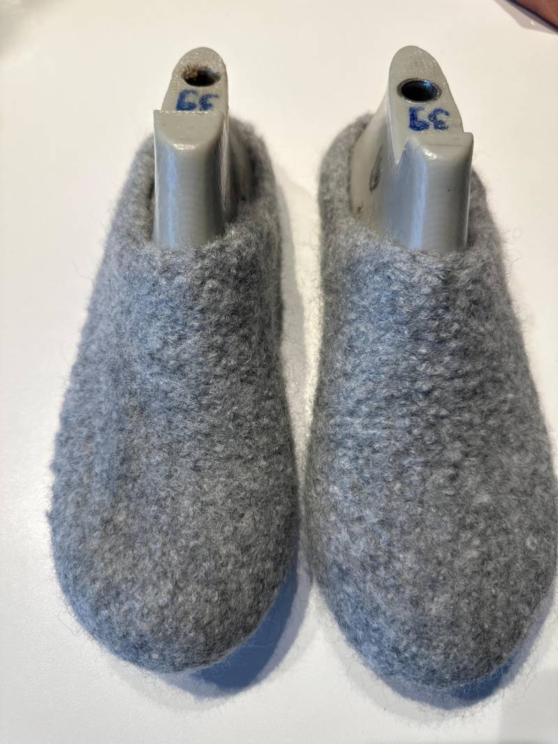 In Gr. 39, Superdicke Filzclogs Filzschuhe Hausschuhe. Mit Latexsohle von OlaCrochet