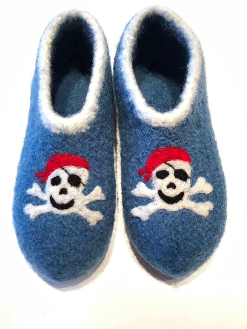 Kinder Filzhausschuhe "Piraten". Mit Latexsohle. Farbe Frei Wählbar von OlaCrochet