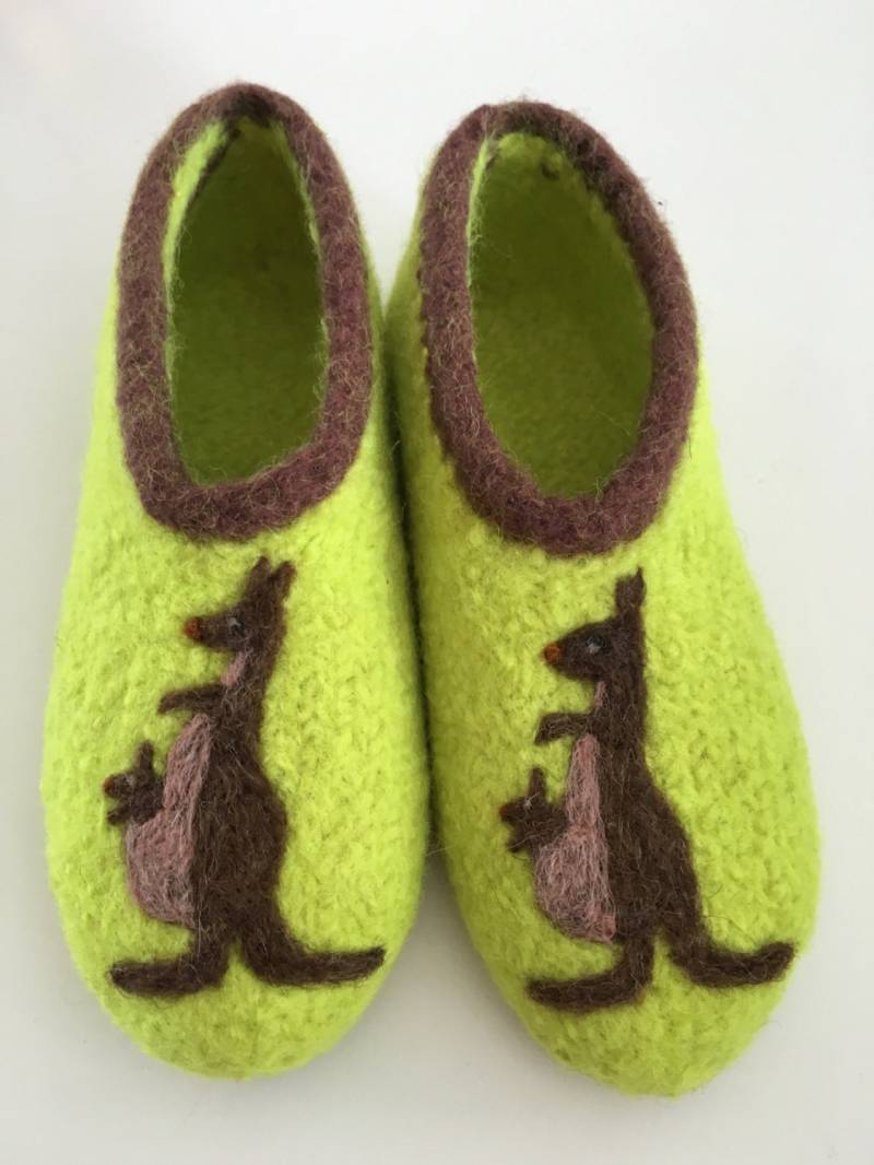 Kinder Filzschuh "Känguru". Mit Latexsohle. Farbe Frei Wählbar von OlaCrochet
