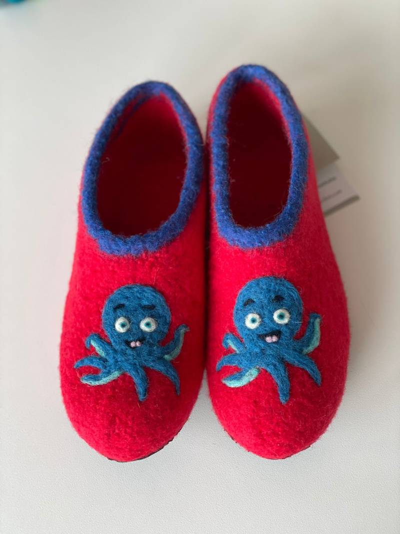 Kinder Hausschuhe "Krake, Oktopus, Tintenfisch". Mit Latexsohle. Farbe Frei Wählbar. Filzschuhe von OlaCrochet