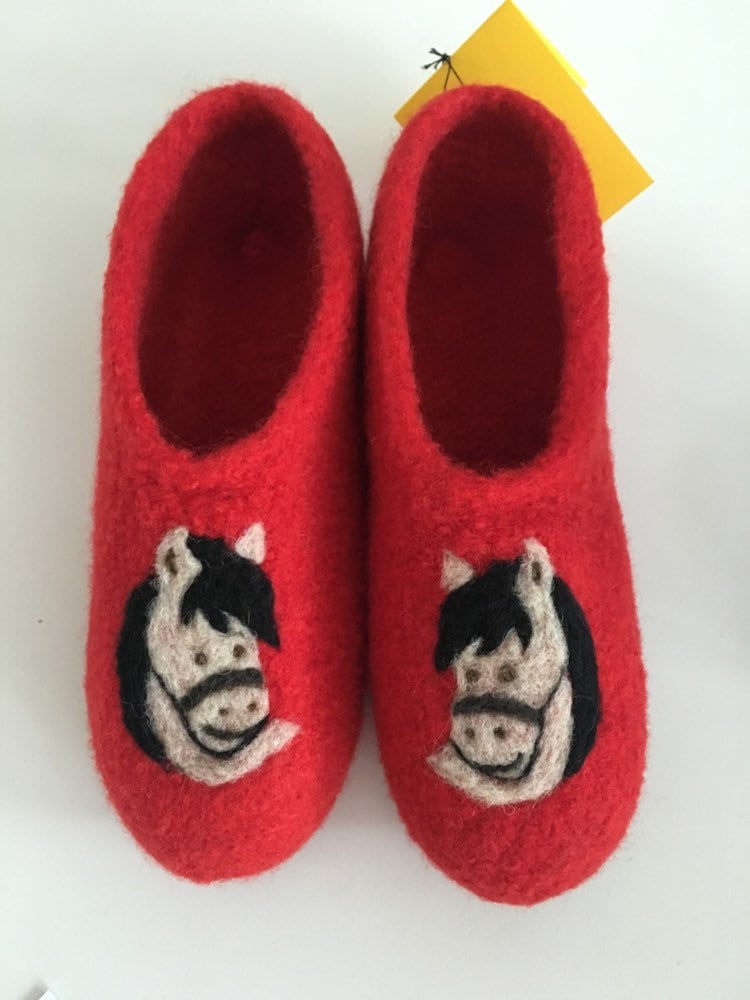 Kinder "Pferd". Mit Latexsohle. Farbe Frei Wählbar. Filz Hausschuhe von OlaCrochet
