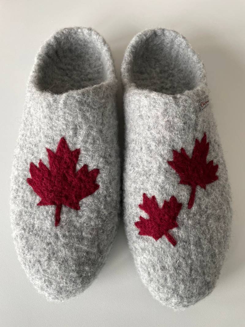 Superdicke Filzclogs "Ahornblatt" Filzschuhe Hausschuhe. Mit Latexsohle. Farbe Frei Wählbar von OlaCrochet