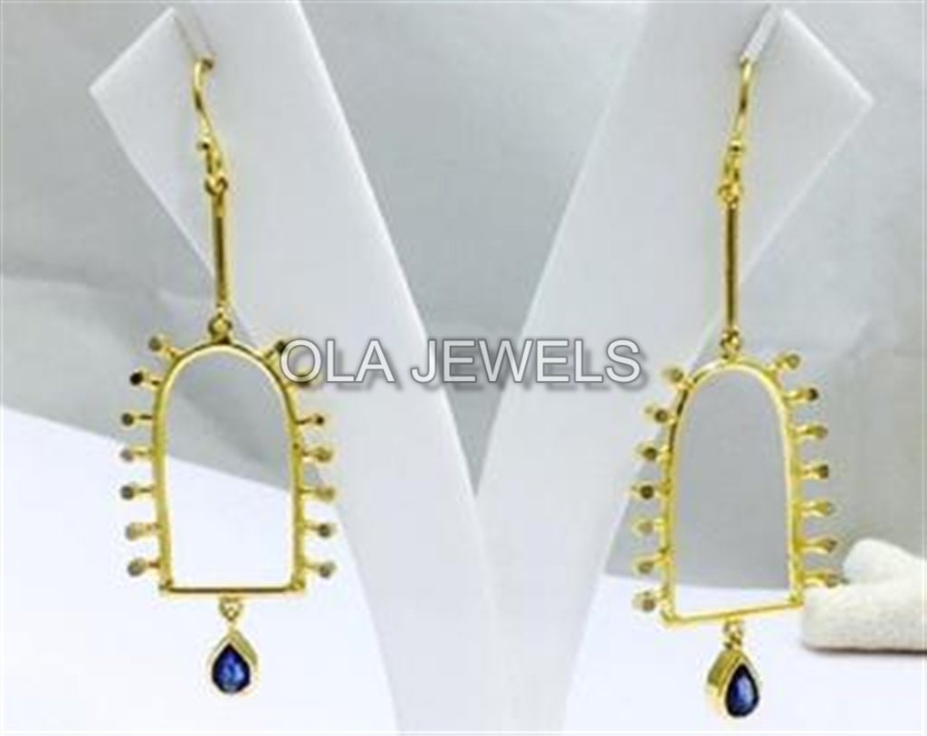 925 Sterling Silber Vergoldet Pave Diamant Mit Blauem Saphir Ohrringe Handgemachter Schmuck Weihnachtsgeschenke Hochzeitsgeschenke von OlaJewelsDesigns