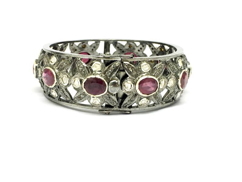 Massiver Sterling Silber Schwarz Finish Rosenschnitte Diamant Mit Rubinen Offen Armreif Massiver Sterling Silber Schwarz Finish Rosenschnitte Diamant Mit Rubinen Offen Armreif von OlaJewelsDesigns