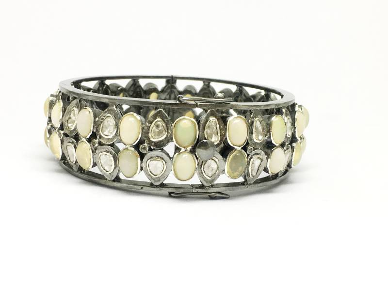 Massives Sterling Silber 925 Schwarz Finish Rosenschnitte Diamant Mit Opal Offenem Armreif Massives Sterling Silber 925 Schwarz Finish Rosenschnitte Diamant Mit Opal Offenem Armreif von OlaJewelsDesigns