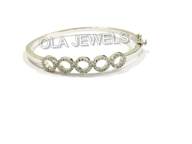Massives Sterling Silber 925 Weißer Diamant Mit Ovalem Armband Für Die Geschenke Mädchen Und Frauen Hochzeitsgeschenke Jubiläumsgeschenke Massives Sterling Silber 925 Weißer Diamant Mit Ovalem Armband Für Die Geschenke Mädchen Und Frauen Hochzeitsgeschenke Jubiläumsgeschenke von OlaJewelsDesigns