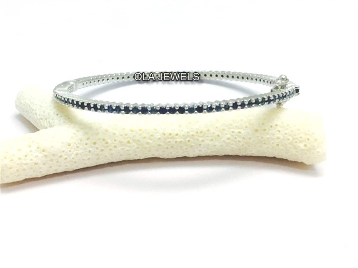 Silber Armreif Schmuck Saphir Hersteller Geschenke Jubiläum Hochzeit Valentinstag Weiß Schön von OlaJewelsDesigns