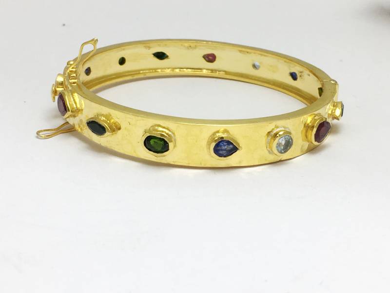 Sterling Silber Armreif Vergoldet Mit Mehreren Steinen von OlaJewelsDesigns