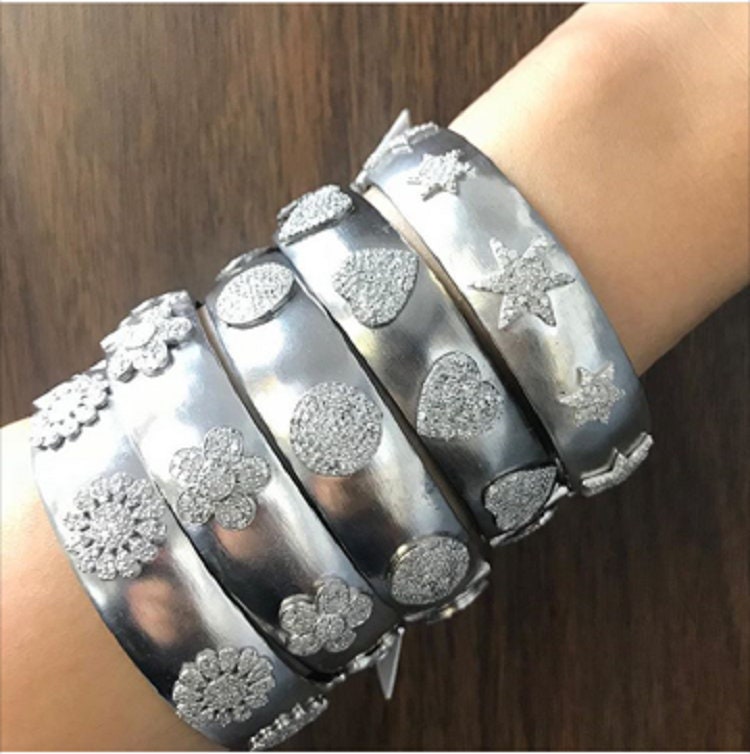 Sterling Silber Schwarz Finish Stern Und Herz Mit Pflastern Diamant Öffnen Armreif Handgemachter Schmuck Weihnachtsgeschenke Hochzeitsgeschenk von OlaJewelsDesigns