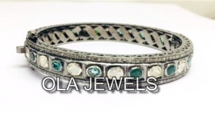 sterling Silber Armreif Mit 9 Diamanten Im Rosenschliff Und Smaragden von OlaJewelsDesigns