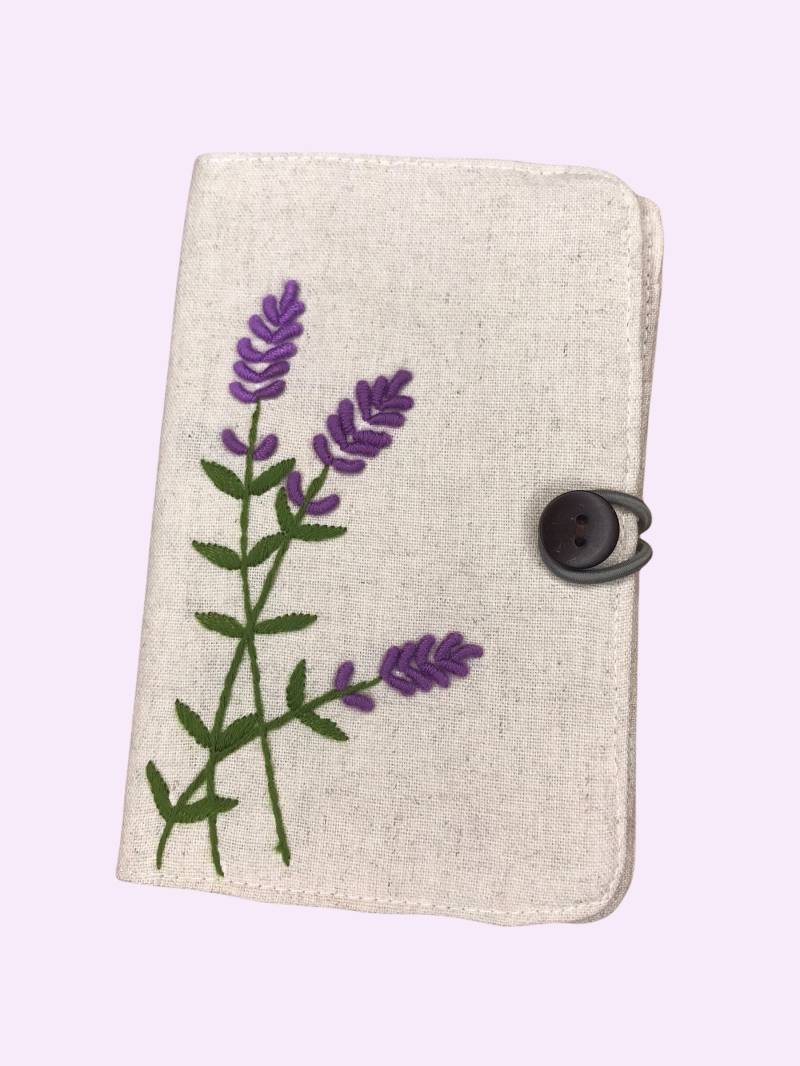 Bestickte Lavendel Portmonee, Stilvoll Und Organisiert Geldbörse, Perfekte Nachhaltige Geldtasche von OlalaMiaEmbroidery