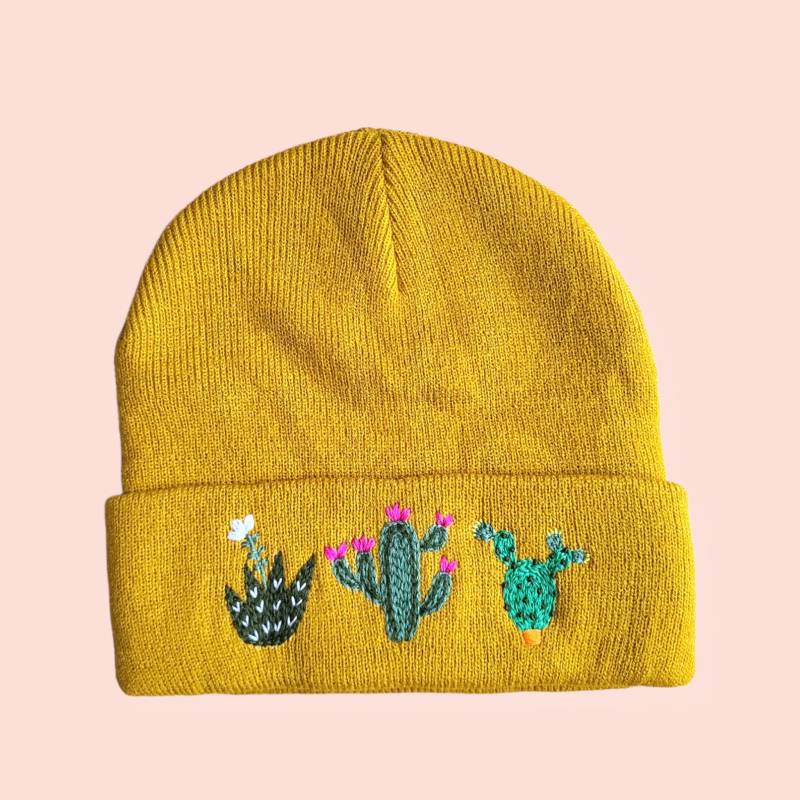 Kaktus Beanie - Bestickte Pilze Boho Wintermütze Botanical Plant Mütze Besticktes Accessoire von OlalaMiaEmbroidery