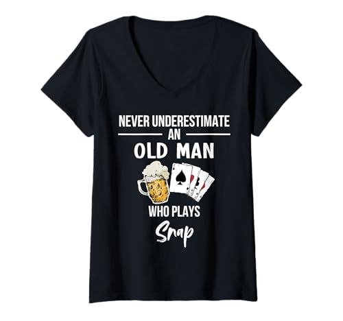 Damen Unterschätze niemals einen alten Mann, der Snap spielt T-Shirt mit V-Ausschnitt Damen Unterschätze niemals einen alten Mann, der Snap spielt T-Shirt mit V-Ausschnitt von Old Man Card Club