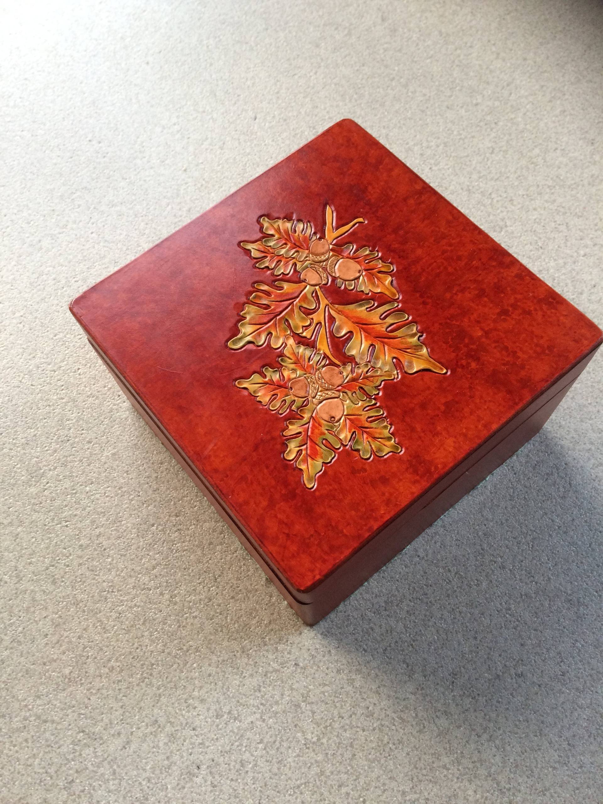 Anpassbare Leder Schatzkiste Für Schmuckstücke Und Erinnerungen. Ihre Kurze Nachricht Innen. Perfektes Geschenk Zum Jahrestag, Geburtstag Oder Anpassbare Leder Schatzkiste Für Schmuckstücke Und Erinnerungen. Ihre Kurze Nachricht Innen. Perfektes Geschenk Zum Jahrestag, Geburtstag Oder von OldBarnLeather