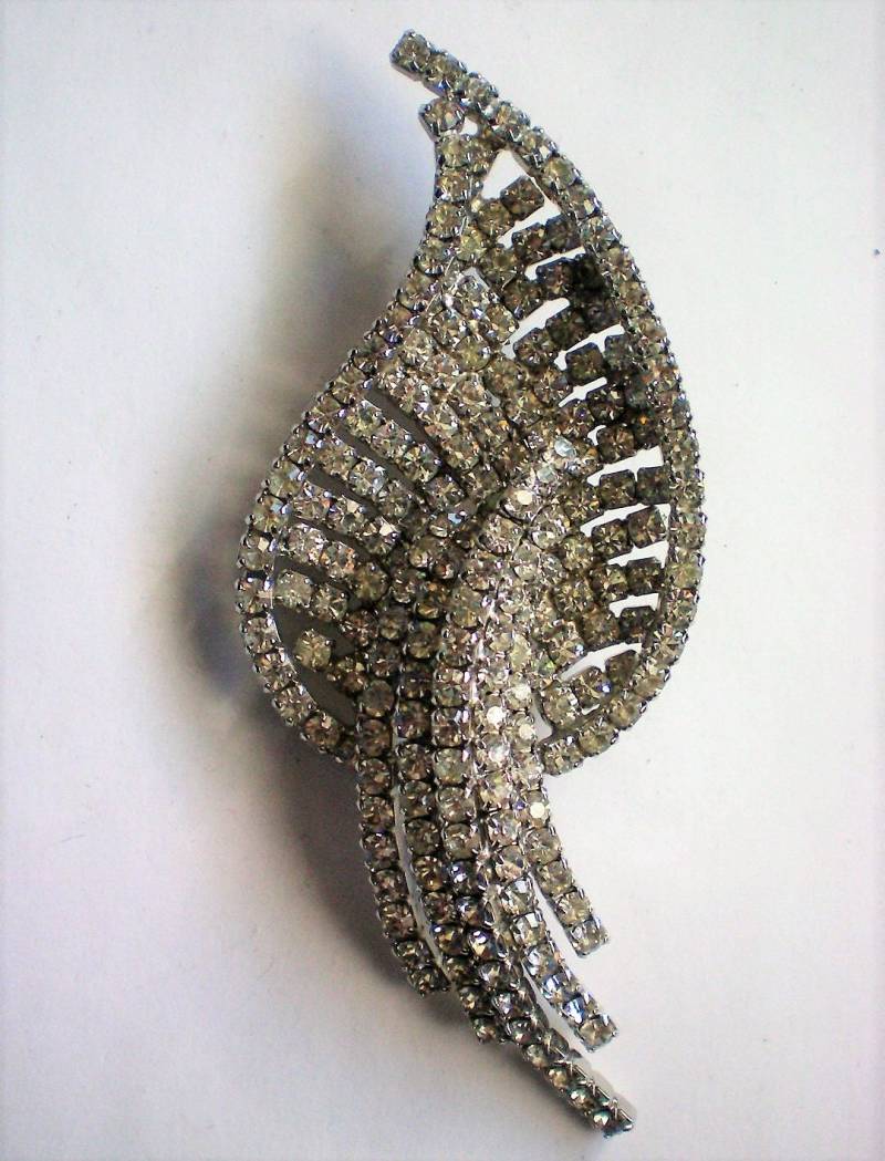 Außergewöhnliche Große Strass Besetzte Blatt Brosche - 5806 von OldCastleTreasures