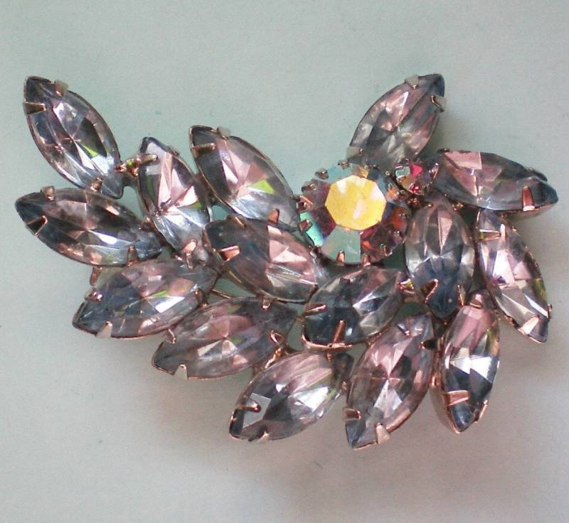 Fabelhafte Eisblaue Aurora Borealis Swirl Brosche -2786 von OldCastleTreasures