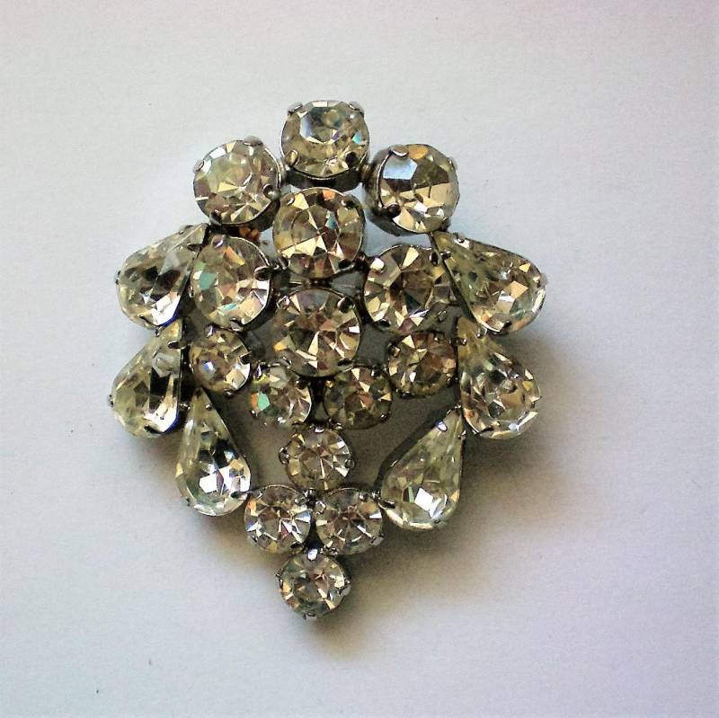 Glitzernde Strass Tear Drop Und Runden Stein Brosche - 5297 von OldCastleTreasures