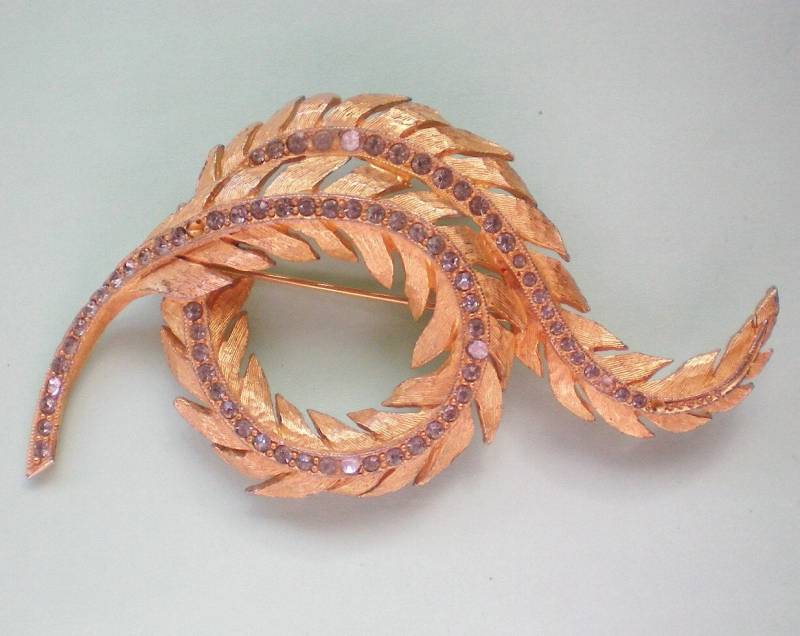 Gold-Ton Blatt Strass Akzent Brosche - 3172 von OldCastleTreasures