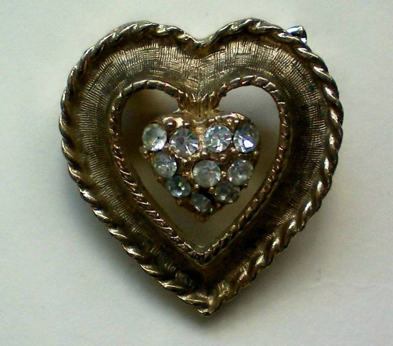 Goldfarbenes Herz Mit Strass-Center - 2414 von OldCastleTreasures
