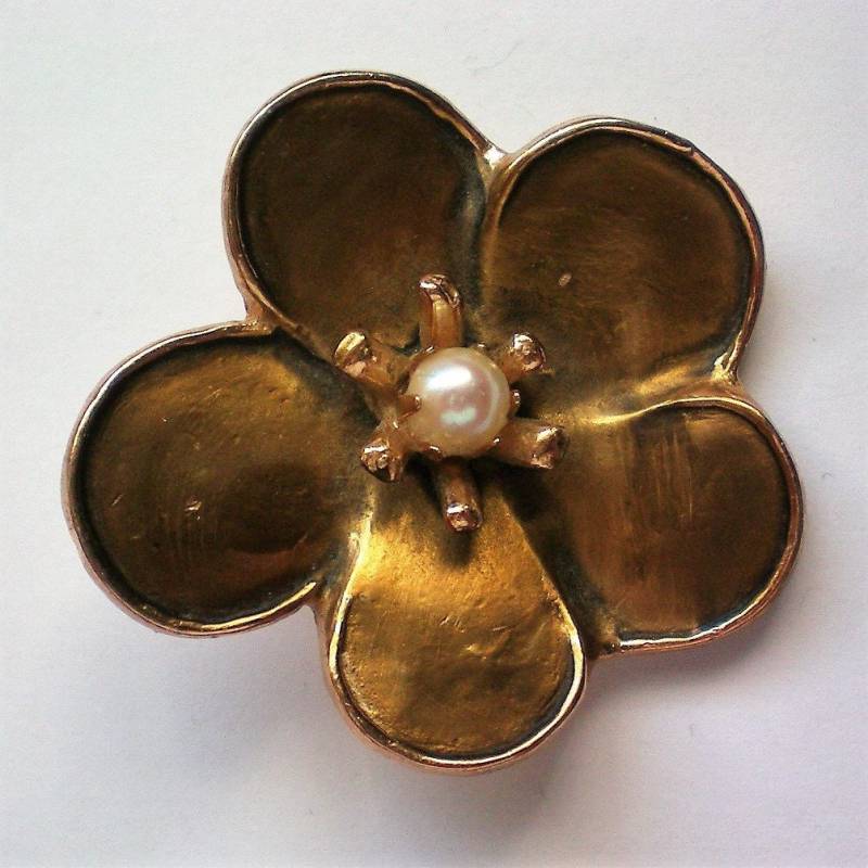 Kramer Metall Blumenbrosche Mit Faux Perle Zentrum - 6196 von OldCastleTreasures