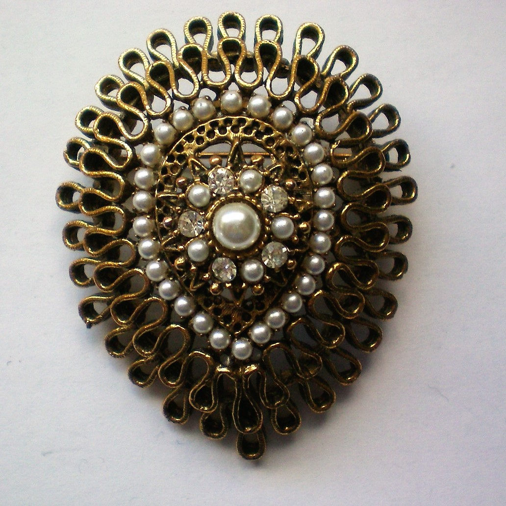 Mehrschichtige Messing Und Faux Perle Mit Strass-Brosche - 5173 von OldCastleTreasures