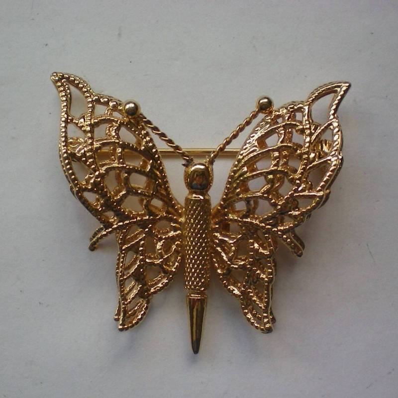 Monet Doppelt Geflügelte Gold-Ton Schmetterling Pin - 5838 von OldCastleTreasures