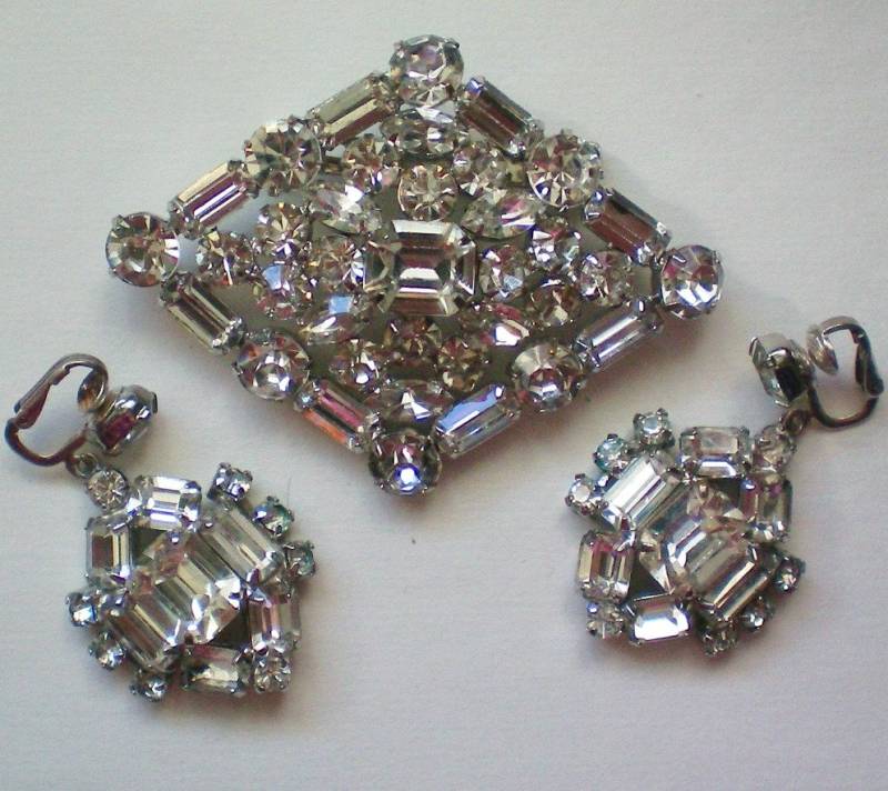 Riesige Glitzernde Strassbrosche Und Ohrringe - 3097 von OldCastleTreasures