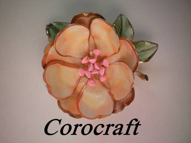 Signiert Corocraft Emaille Und Metall Blumenbrosche - 1772 von OldCastleTreasures